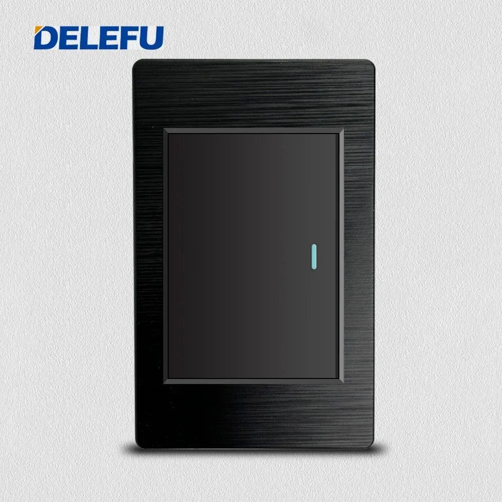 Tomada Parede Padrão Brasil 20A USB Duplo Tipo-C Escovada Preta PC Bivolt 110-240V Delefu